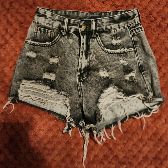 Shorts - Picture 1 of 3